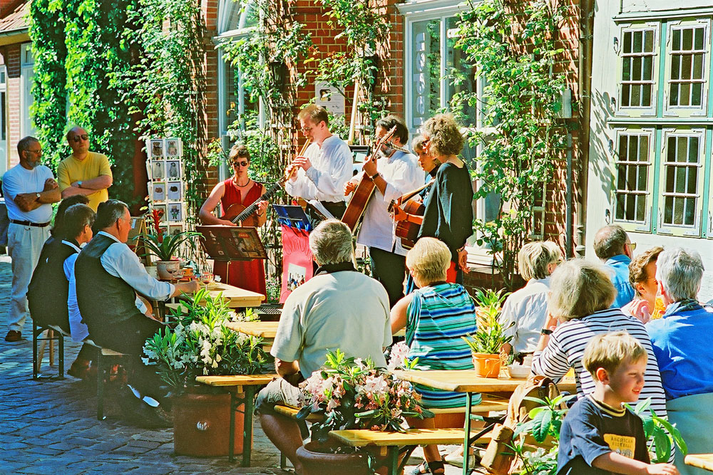 Cafe with Music